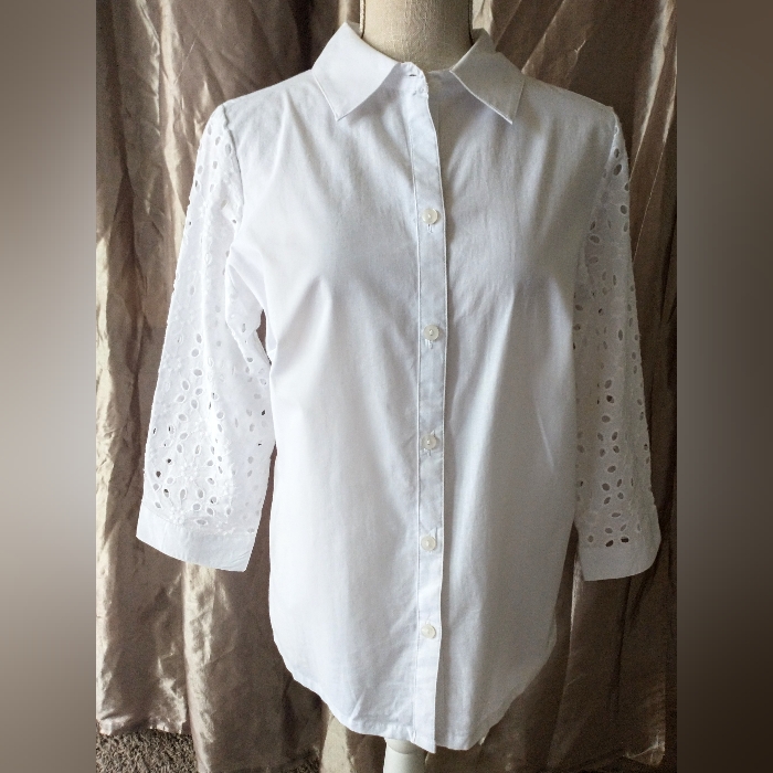 Emily D - Fresh Clean Cotton Blouse! Eyelet Lace Sleeves - M